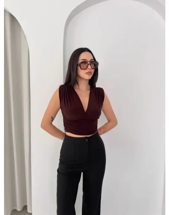 Vatkalı Kolsuz V Yaka Drapeli Crop Bluz Likralı Fit - Kahverengi