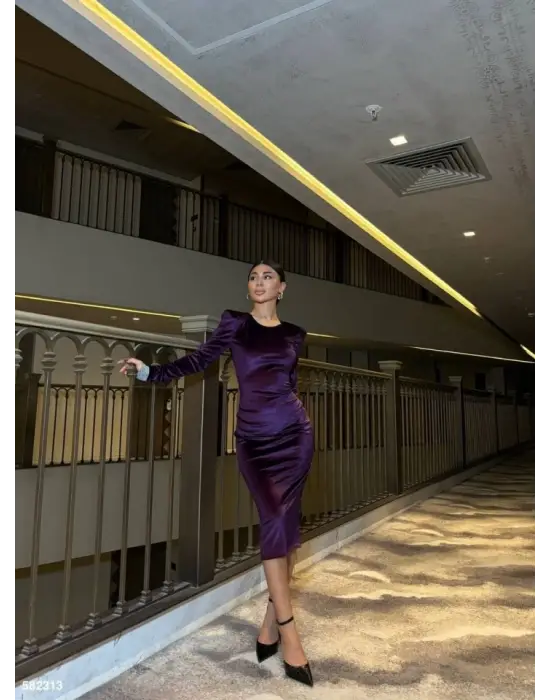 Omarı Kadife Kumaşlı Midi Boy Elbise