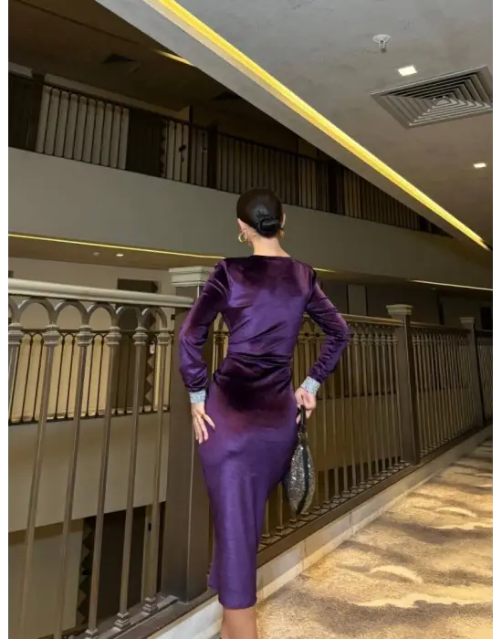 Omarı Kadife Kumaşlı Midi Boy Elbise