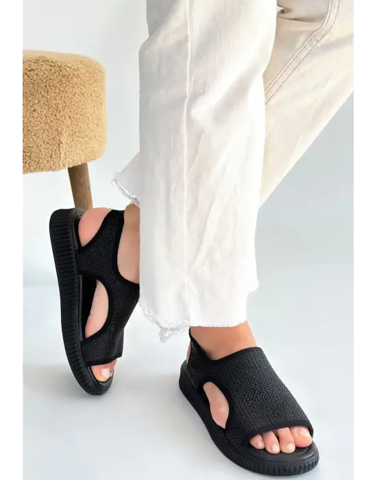 Wayi Siyah Hasır Cilt Sandalet