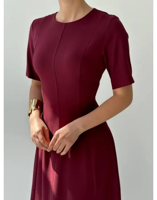 Omarı Zarif Asimetrik Kesim Pliseli Midi Elbise