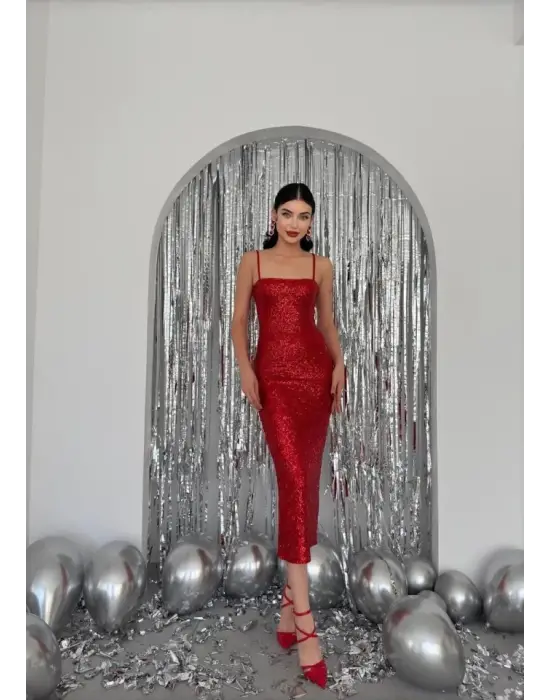 Omarı Şık ve Rahat İp Askılı Elbise