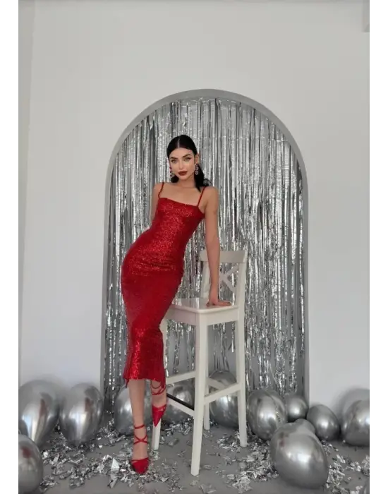 Omarı Şık ve Rahat İp Askılı Elbise