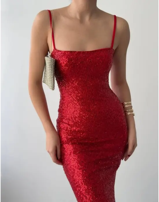 Omarı Şık ve Rahat İp Askılı Elbise