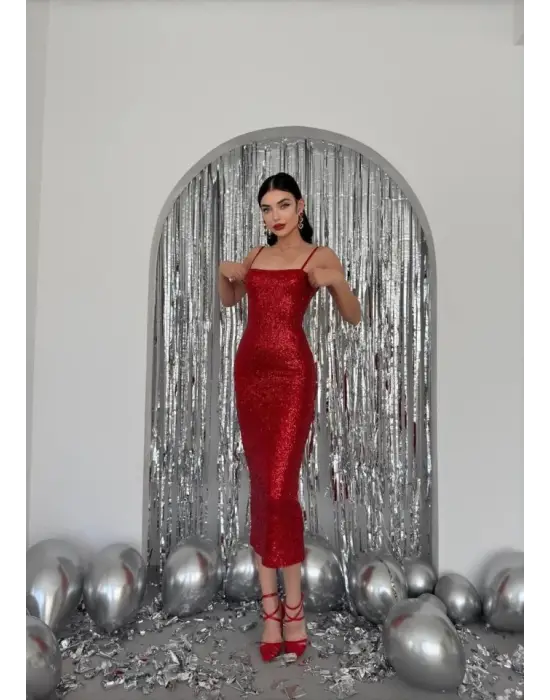 Omarı Şık ve Rahat İp Askılı Elbise