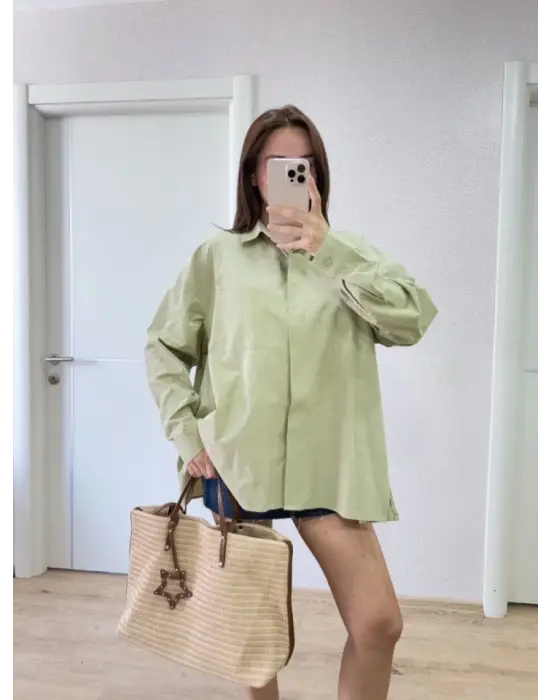 Omarı Modern Tasarımlı Yandan Yırtmaçlı Yeşil Gömlek