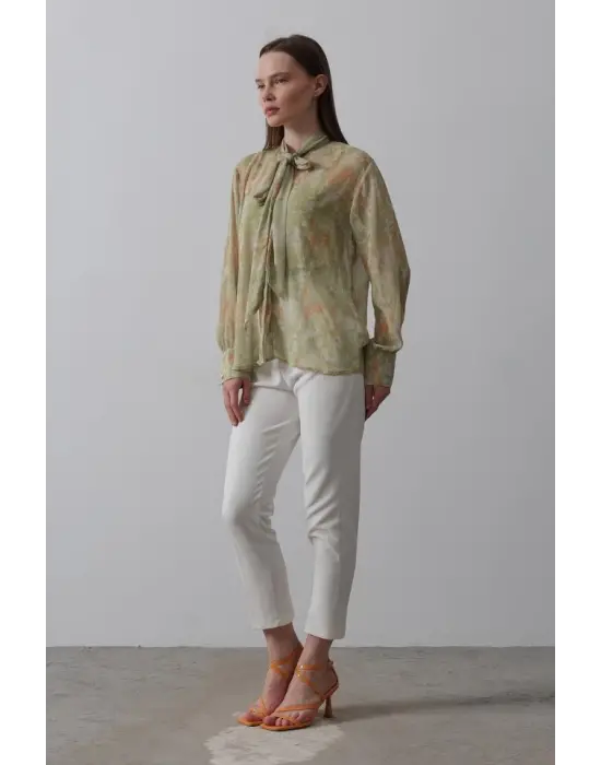 Omarı Fıstık Yeşili Şifon Gömlek Yakası Fularlı