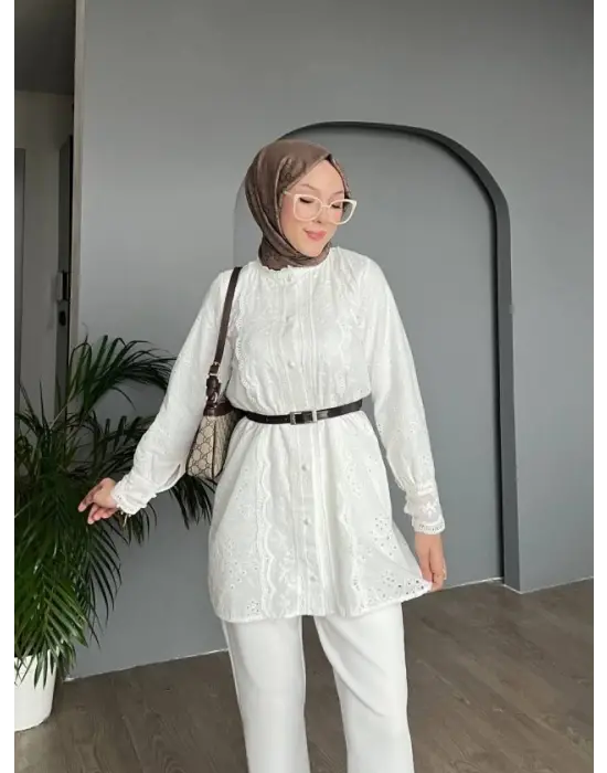 Yakası Ve Kolu Dantelli Top Düğmeli Astarlı Gömlek -Beyaz