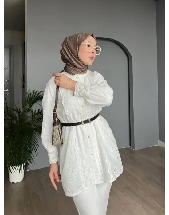 Yakası Ve Kolu Dantelli Top Düğmeli Astarlı Gömlek -Beyaz