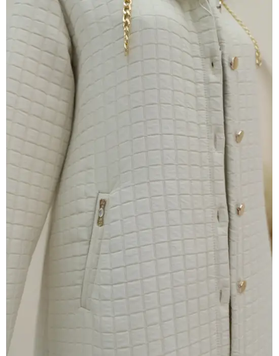 Taş Yakası Zincir Detaylı Uzun Kapitone Kaban Kadın Giyim