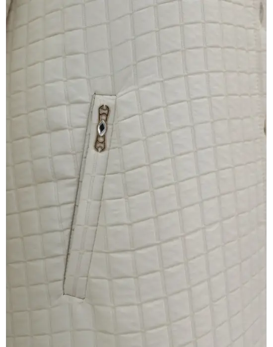 Taş Yakası Zincir Detaylı Uzun Kapitone Kaban Kadın Giyim