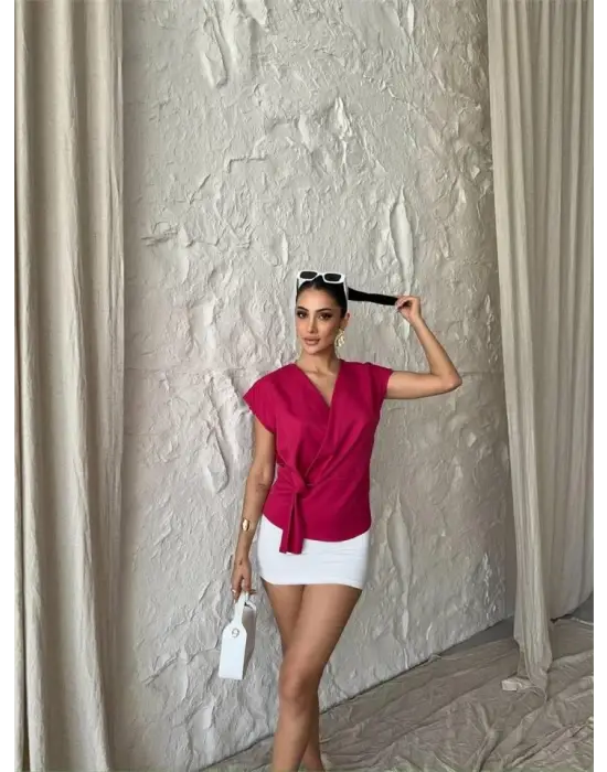 YANDAN BAĞLAMA DETAYLI KOLSUZ BLUZ - Fuşya