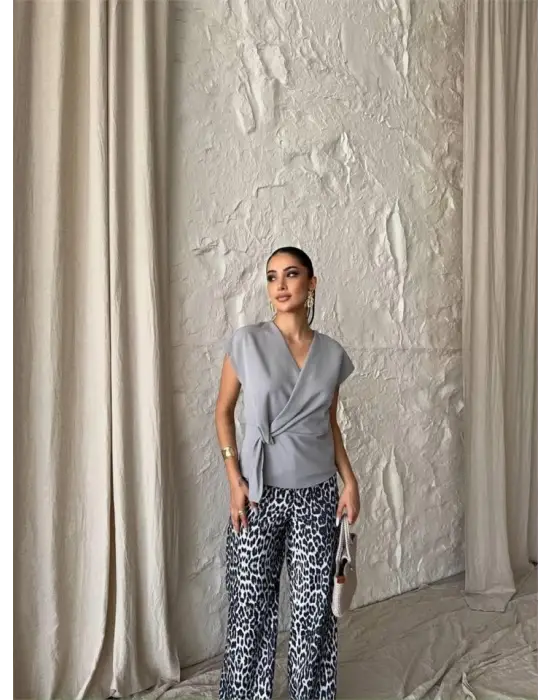 Omarı Şık Yandan Bağlama Kolsuz Bluz - Gri