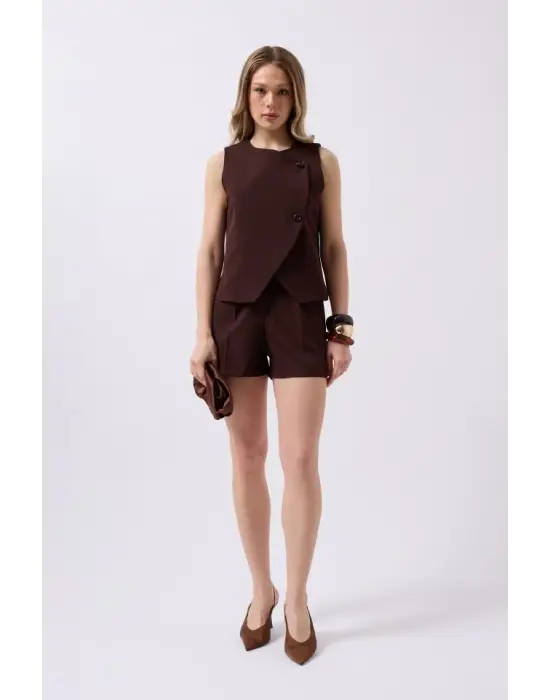 Omarı Şık ve Pratik Düğmeli Yelek