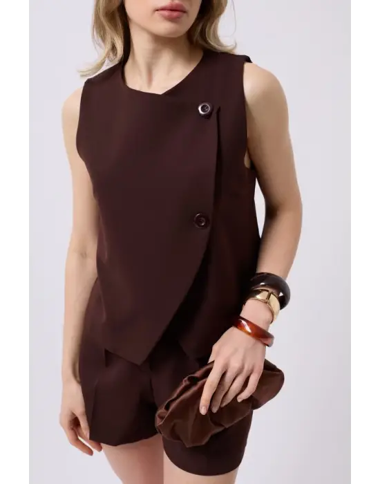 Omarı Şık ve Pratik Düğmeli Yelek