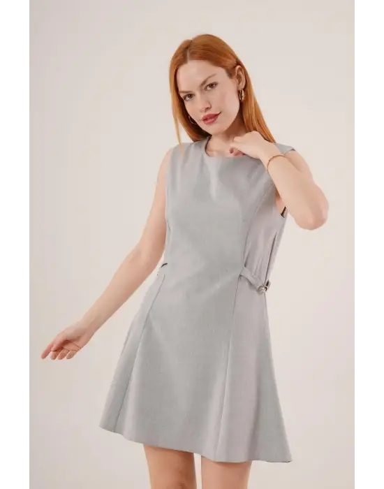 Yanları Zincir Detaylı Sıfır Kol Gri Mini Elbise
