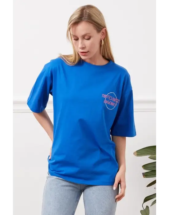 Omarı Rahat Kesim Çiçek Desenli Baskılı Tişört