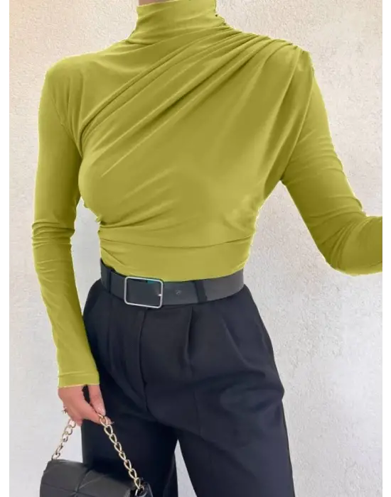 Omarı Sandy Bluz: Şıklığı ve Rahatlığı Bir Arada Sunar