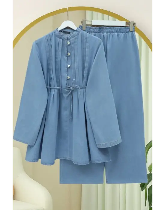 Yarım Düğmeli Önü Pliseli Beli Bağlamalı Pantolonlu Kot Takım  -Açık Mavi