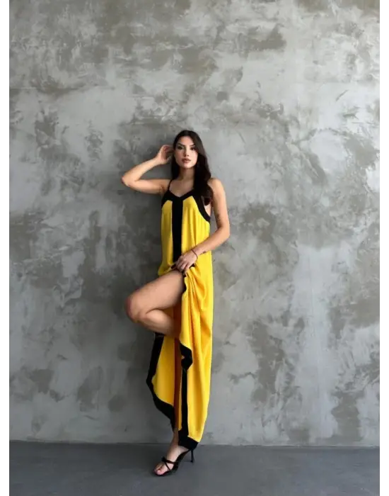 Omarı Şık Siyah Askılı Maxi Elbise