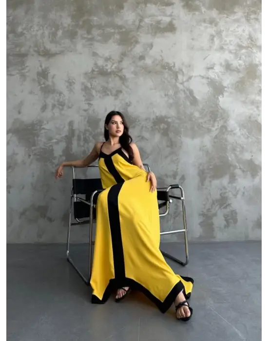 Omarı Şık Siyah Askılı Maxi Elbise