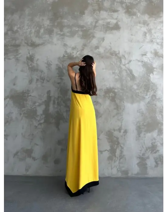 Omarı Şık Siyah Askılı Maxi Elbise