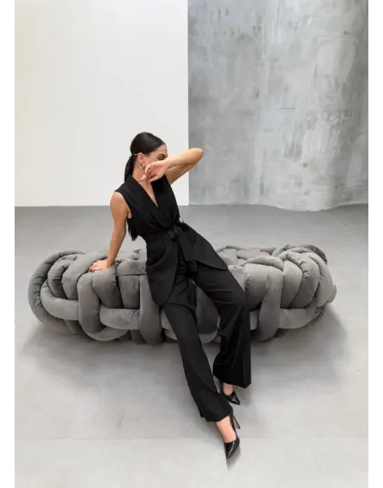 Omarı Rahatlık ve Şıklığın İkili Uyumu - Yelek Pantolon Takımı