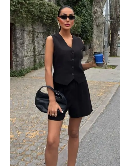 Omarı Flamlı Keten Takımı Şık ve Rahat Tasarımıyla