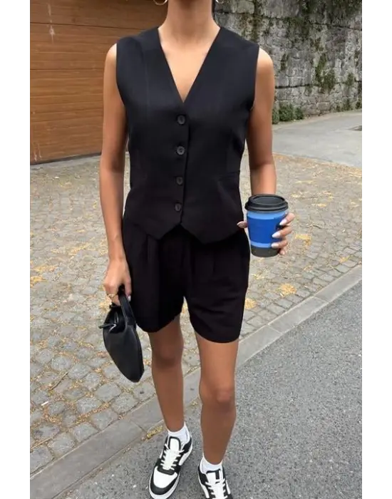 Omarı Flamlı Keten Takımı Şık ve Rahat Tasarımıyla