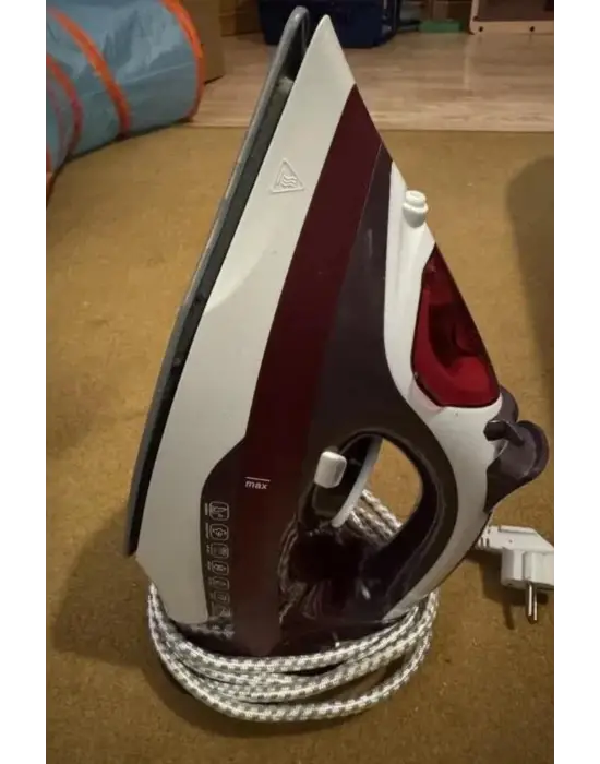 Yeni Nesil Kırmızı Buharlı Ütü 2200 Watt Seramik Tabanlı Yüksek Buhar Gücü