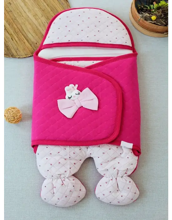 Çarpıcı Yenidoğan Kız Bebek Kundak