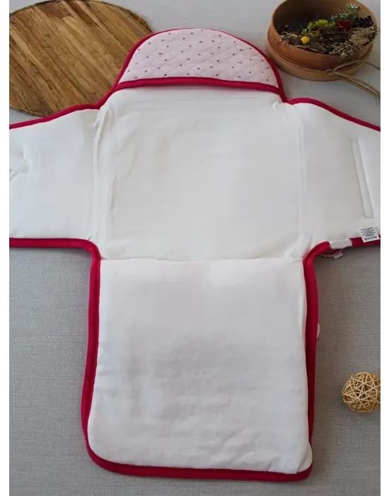 Çarpıcı Yenidoğan Kız Bebek Kundak