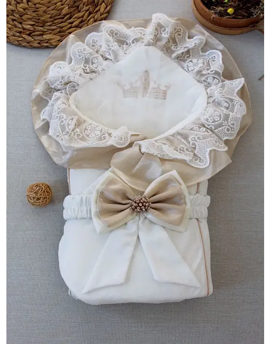 Omarı Nil Taç Nakışlı Yenidoğan Bebek Battaniyesi - Sütlü Kahve