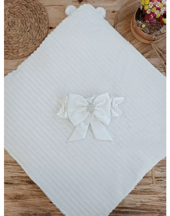 Minimal Beyaz Wool Yenidoğan Kundak Bebek Battaniyesi
