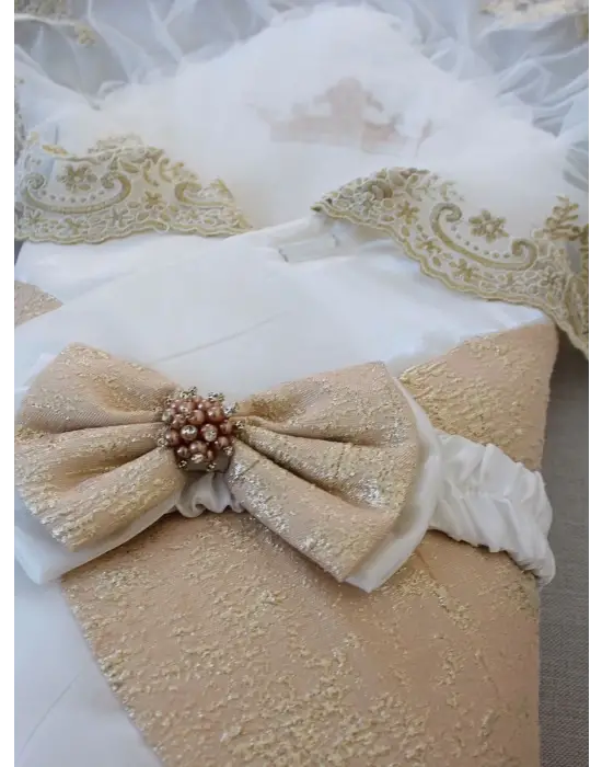 Zümrüt Taşlı Prizma Taç Nakışlı Lüks Bebek Battaniyesi