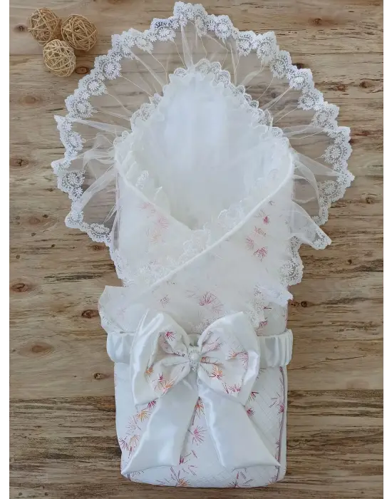 Zarif Hanımeli Desenli Nakışlı Bebek Battaniyesi