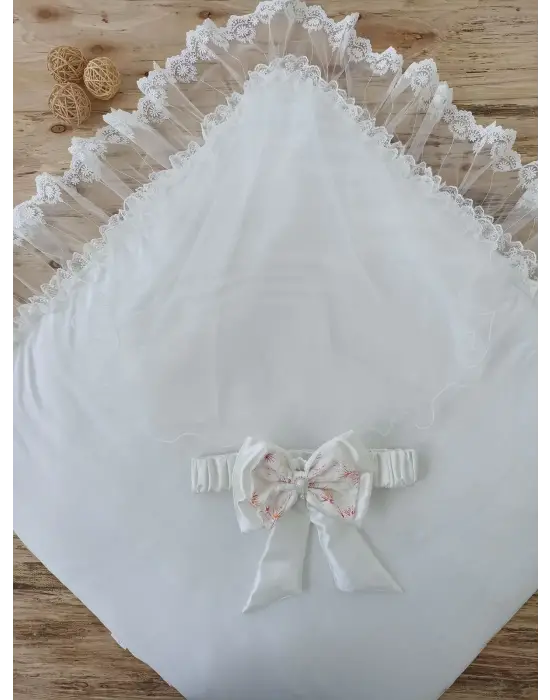 Zarif Hanımeli Desenli Nakışlı Bebek Battaniyesi