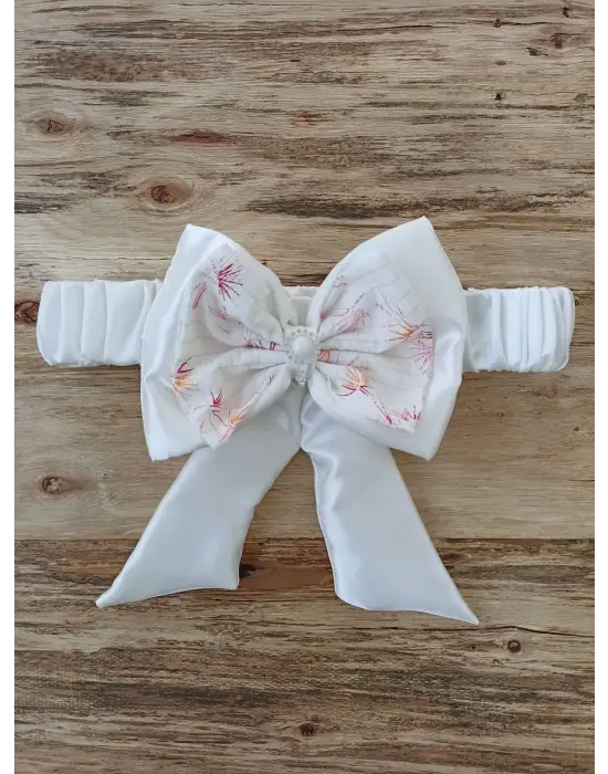 Zarif Hanımeli Desenli Nakışlı Bebek Battaniyesi