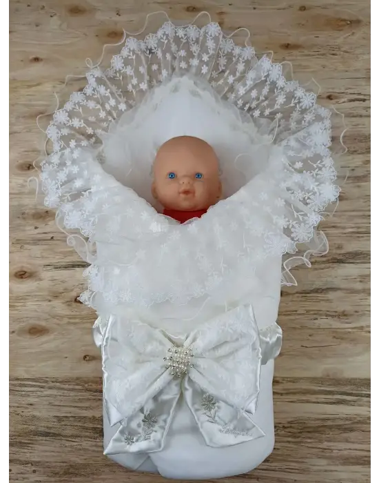 Eşsiz İpek Venüs Taç Nakışlı Delüks Kundak Bebek Battaniyesi