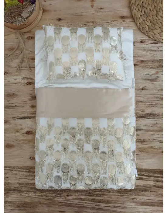 Yenidoğan İzmir İncisi Tül İşlemeli Pamuklu Fiyonklu Kundaklı Lüks 3lü Alt Açma Seti Gold