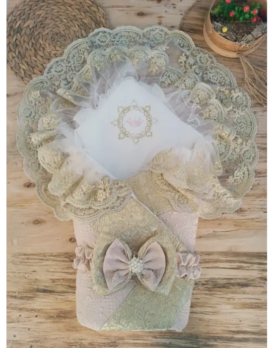 Omarı Yenidoğan Kabartma Desenli Bebek Battaniyesi - Fiyonklu ve Güpürlü Model