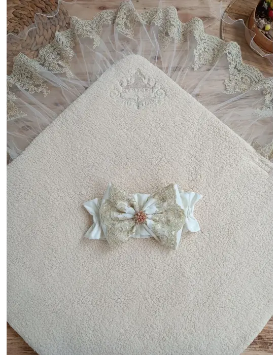 Özgün Güpürlü Nakışlı Unisex Bebek Battaniyesi
