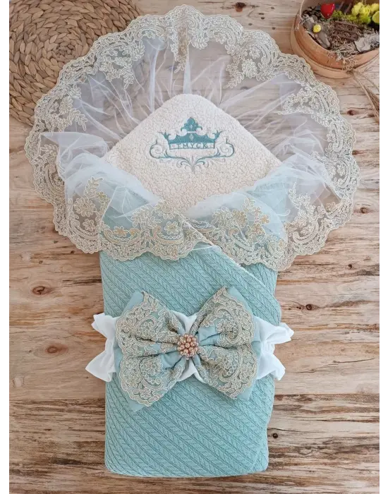 Zarif Nakışlı Kuzulu Unisex Kundak Bebek Battaniyesi