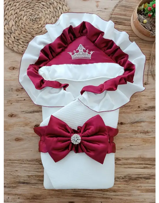 Göz Alıcı Kelebek Taç Nakışlı Bebek Battaniyesi