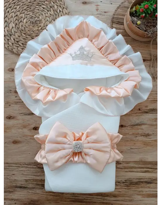 Şık Kelebek Taç Nakışlı Bebek Battaniyesi