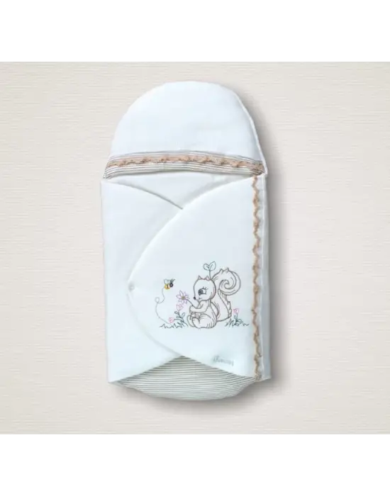 Feminen Sincap Nakışlı Bebek Battaniyesi
