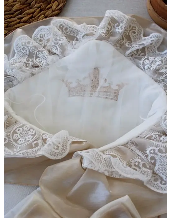 Zarif Nil Taç Nakışlı Kundak Battaniyesi