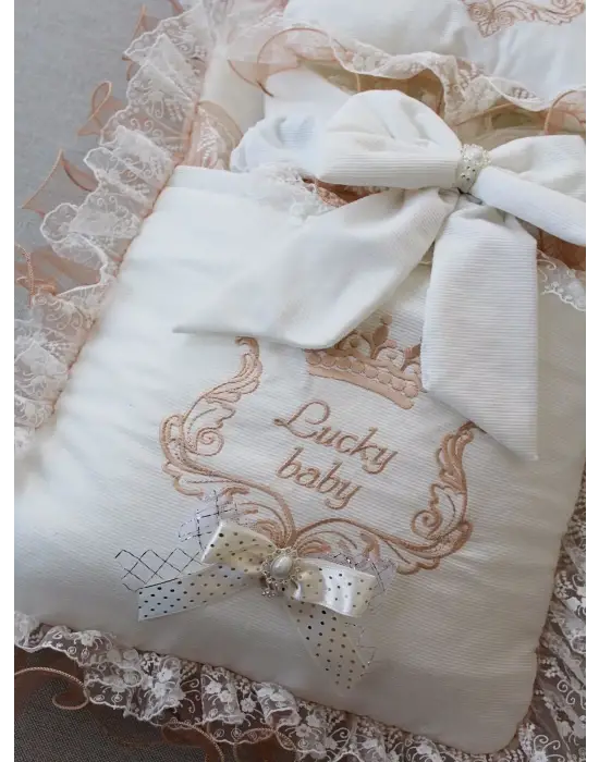 Eşsiz Nakışlı Kundaklı 3lü Set Bej