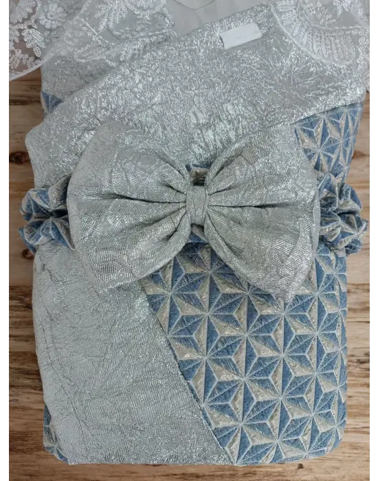 İddialı Piramit Desenli Güpür İşlemeli Bebek Battaniyesi