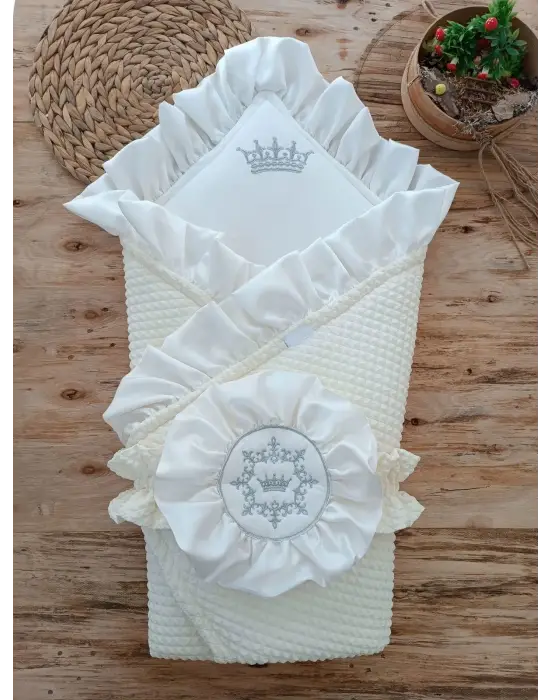 Sofistike Bebek Battaniyesi Nakışlı Piramitland Soft Taç